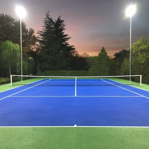 Todo-sobre-una-cancha-de-tenis-en-niveles-de-iluminación